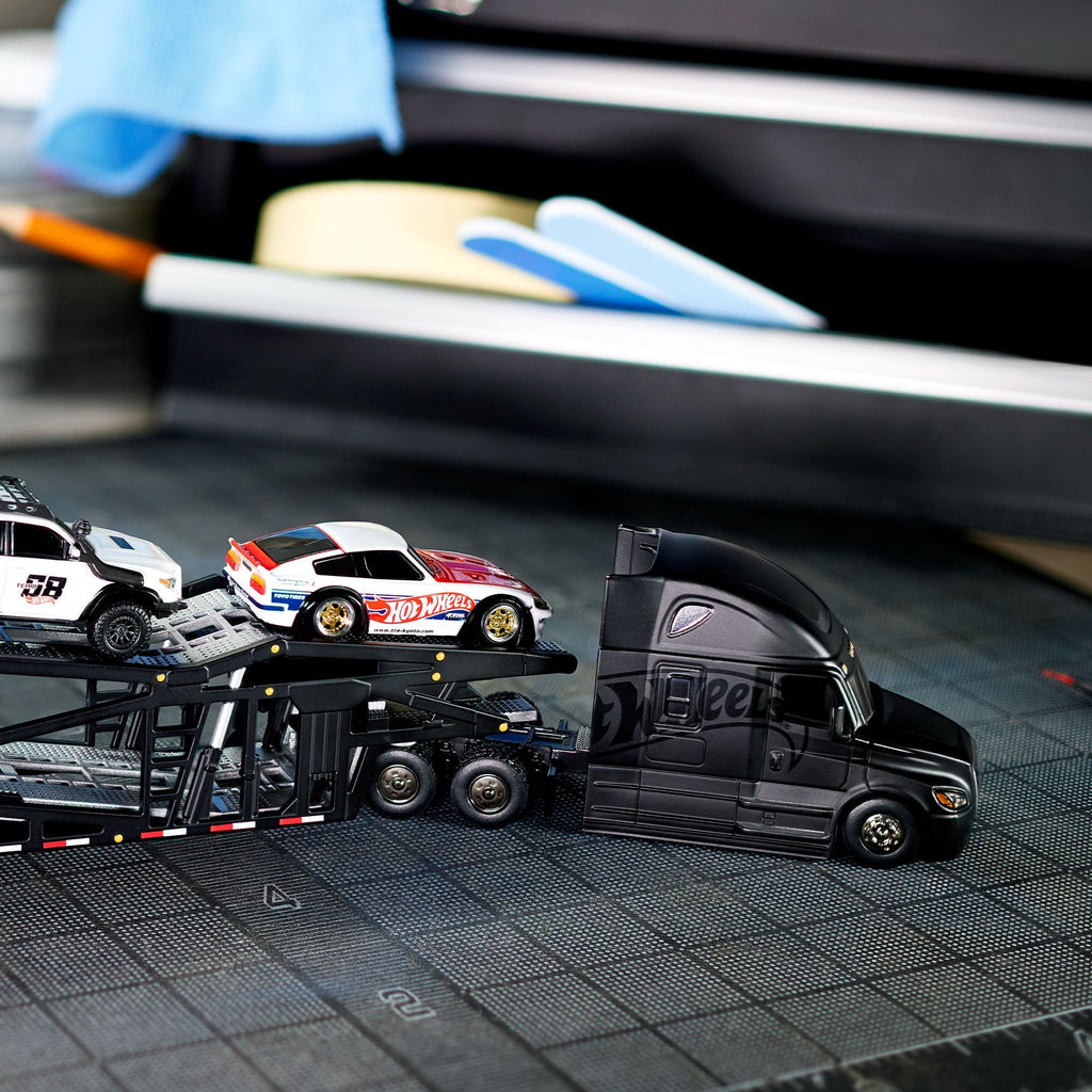 Hot Wheels Elite 64 Freightliner Cascadia