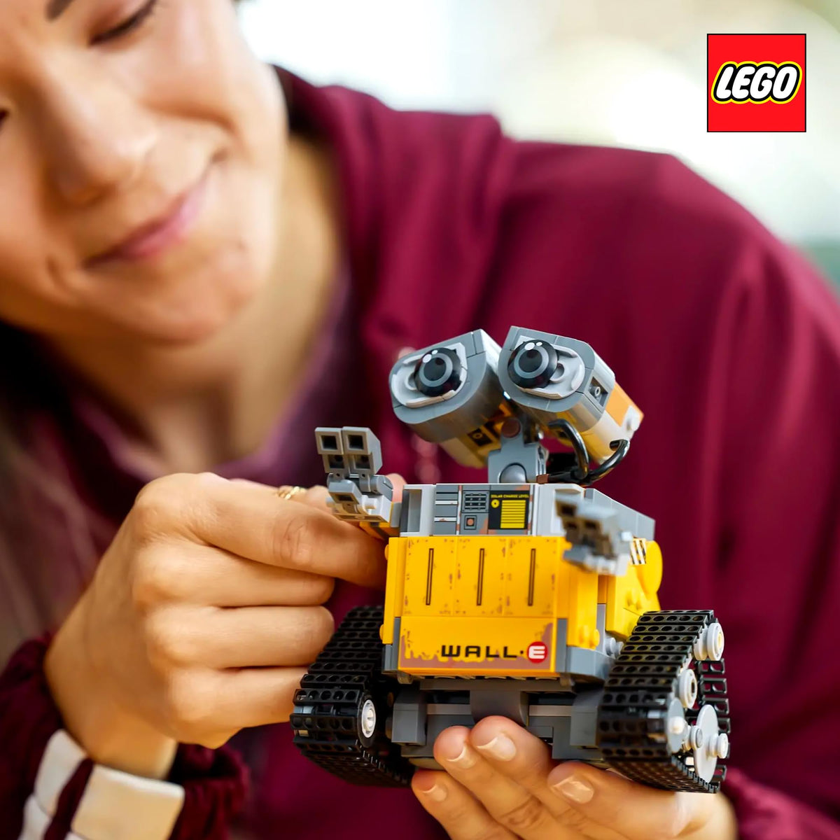 LEGO Disney/Pixar 43279 WALL-E and EVE 811-Piece Building Set