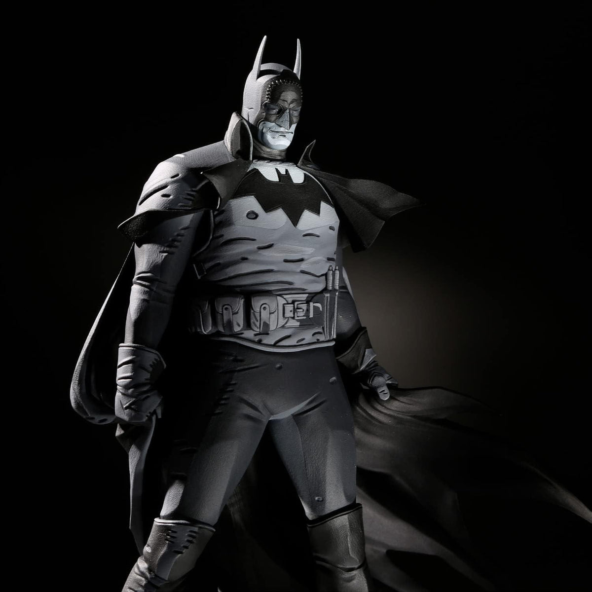 DC Direct 1:10 Gotham by Gaslight Batman Statue By Mike Mignola