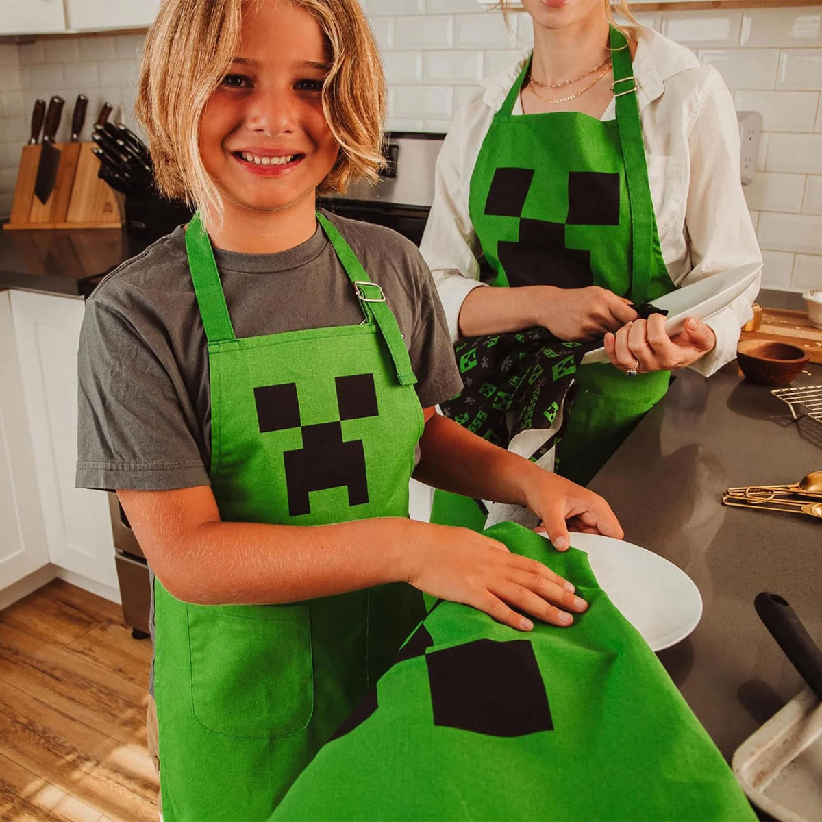 Minecraft Kitchen Set: Creeper Youth Apron & TNT Cookie Jar