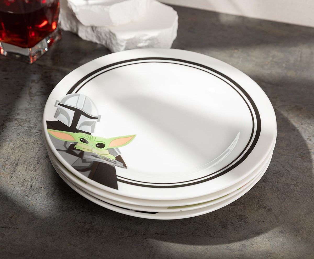 Star Wars: The Mandalorian Mando and Grogu 4-Piece 8-Inch Dinner Plate Set