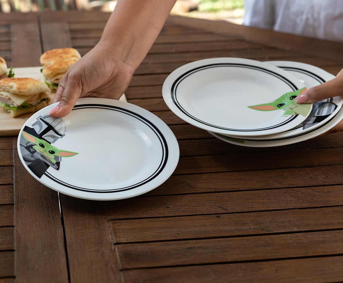 Star Wars: The Mandalorian Mando and Grogu 4-Piece 8-Inch Dinner Plate Set